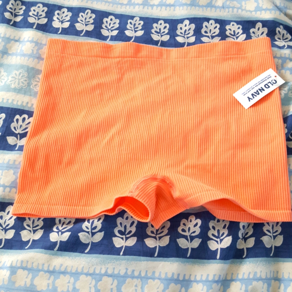 Old Navy Mid Rise seamless boy short